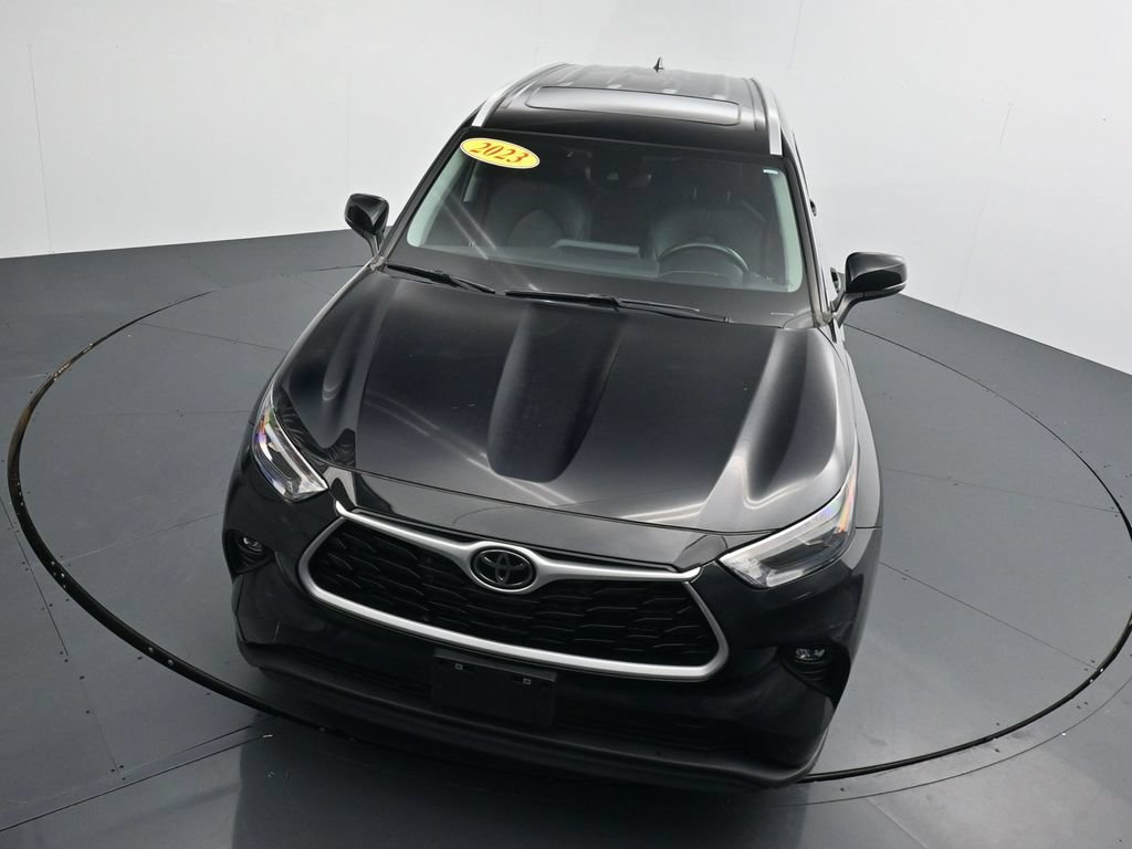 Used 2023 Toyota Highlander XLE AWD/4WD image 25