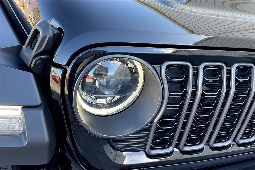 Used 2024 Jeep Wrangler Unlimited Rubicon image 28