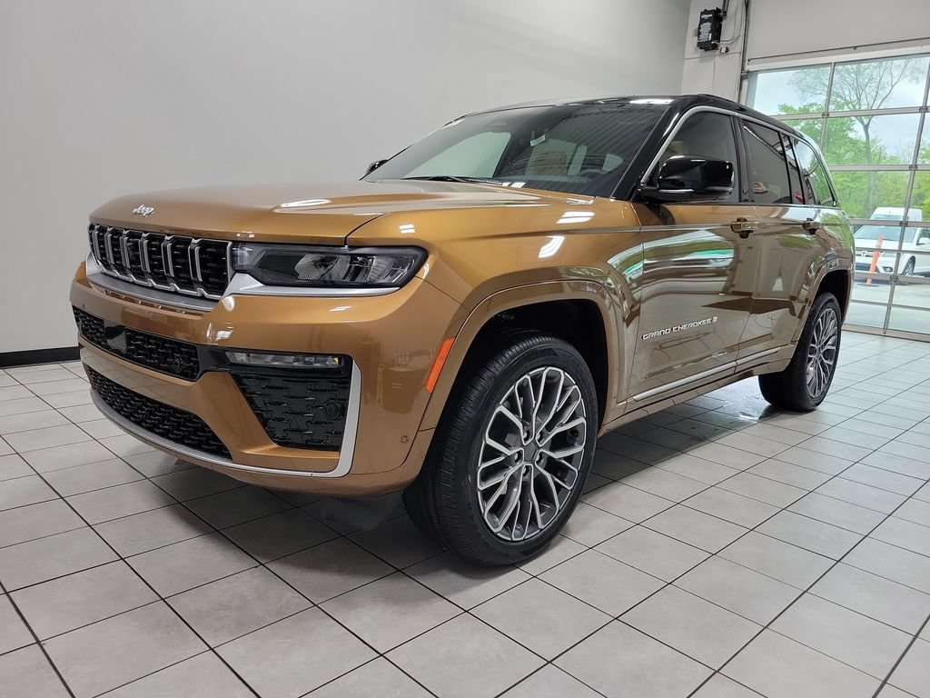 New 2026 Jeep Grand Cherokee Summit AWD/4WD image 3