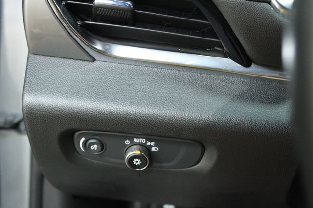 Used 2023 Chevrolet Traverse LT FWD image 12