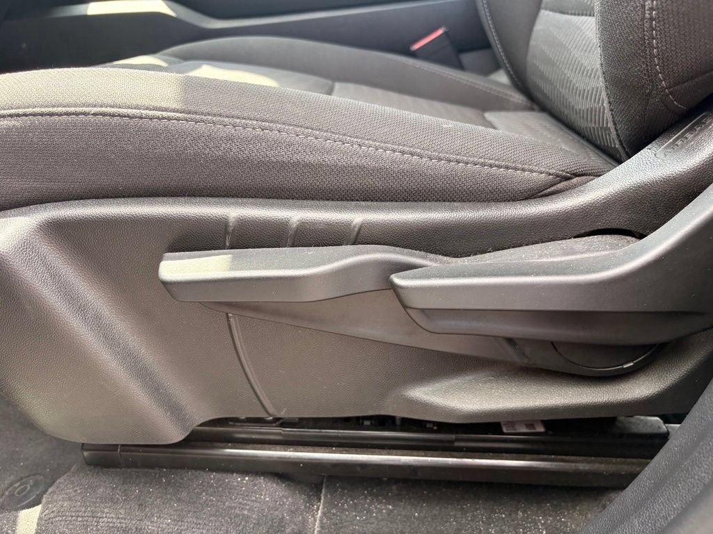 Used 2025 Chevrolet Equinox LT AWD/4WD image 11