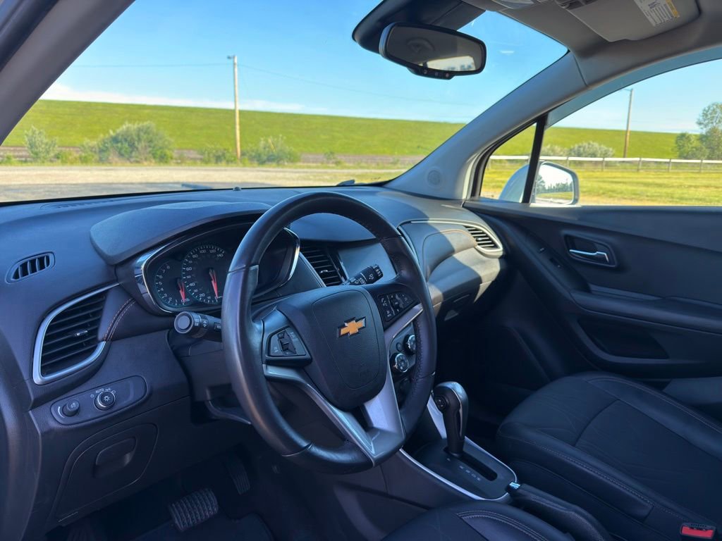 Used 2020 Chevrolet Trax LT w/ LT Convenience Package AWD/4WD image 20
