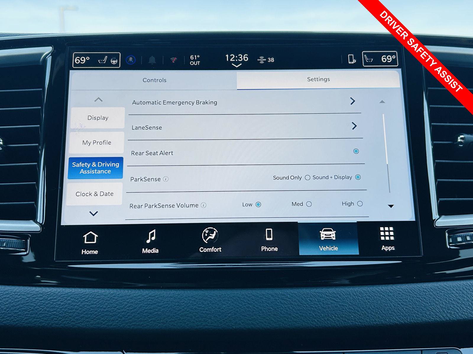New 2026 Chrysler Voyager LX FWD image 7