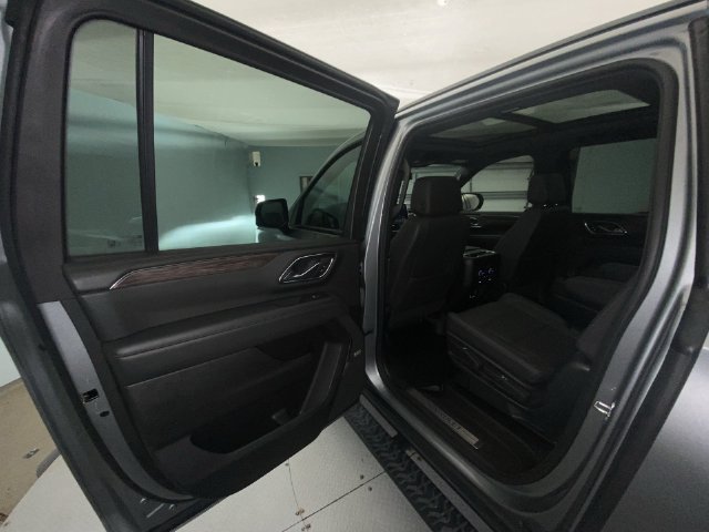 Used 2023 Chevrolet Suburban Z71 w/ Luxury Package AWD/4WD image 23