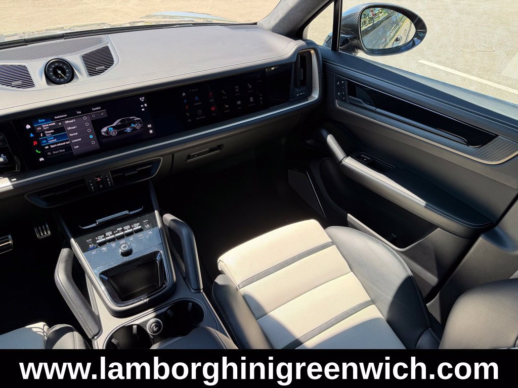 Used 2024 Porsche Cayenne Turbo GT AWD/4WD image 38