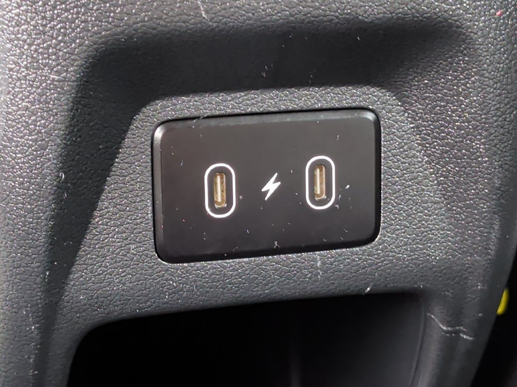 Used 2025 Hyundai Venue SEL FWD image 32