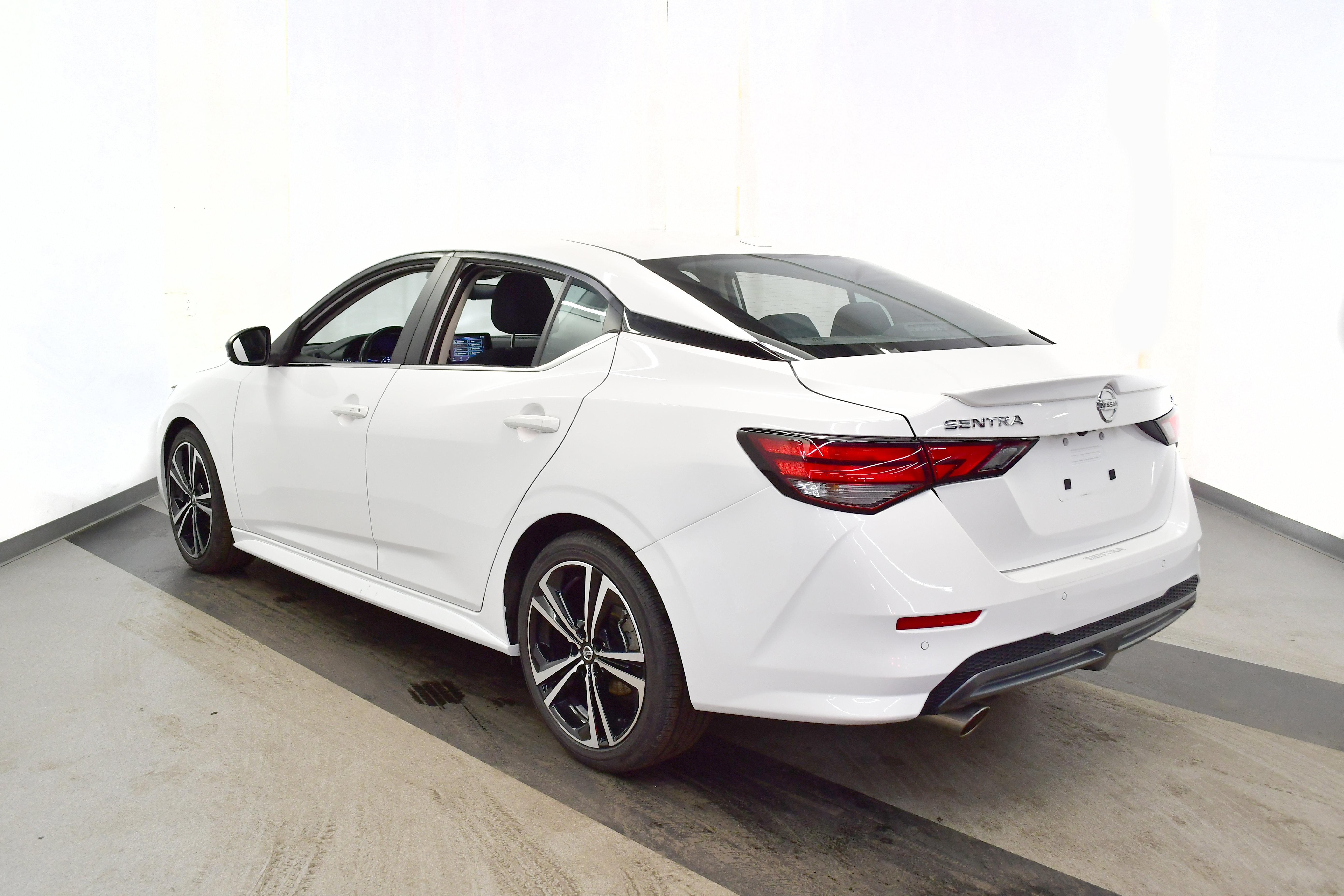 Used 2022 Nissan Sentra SR w/ Trunk Package image 6