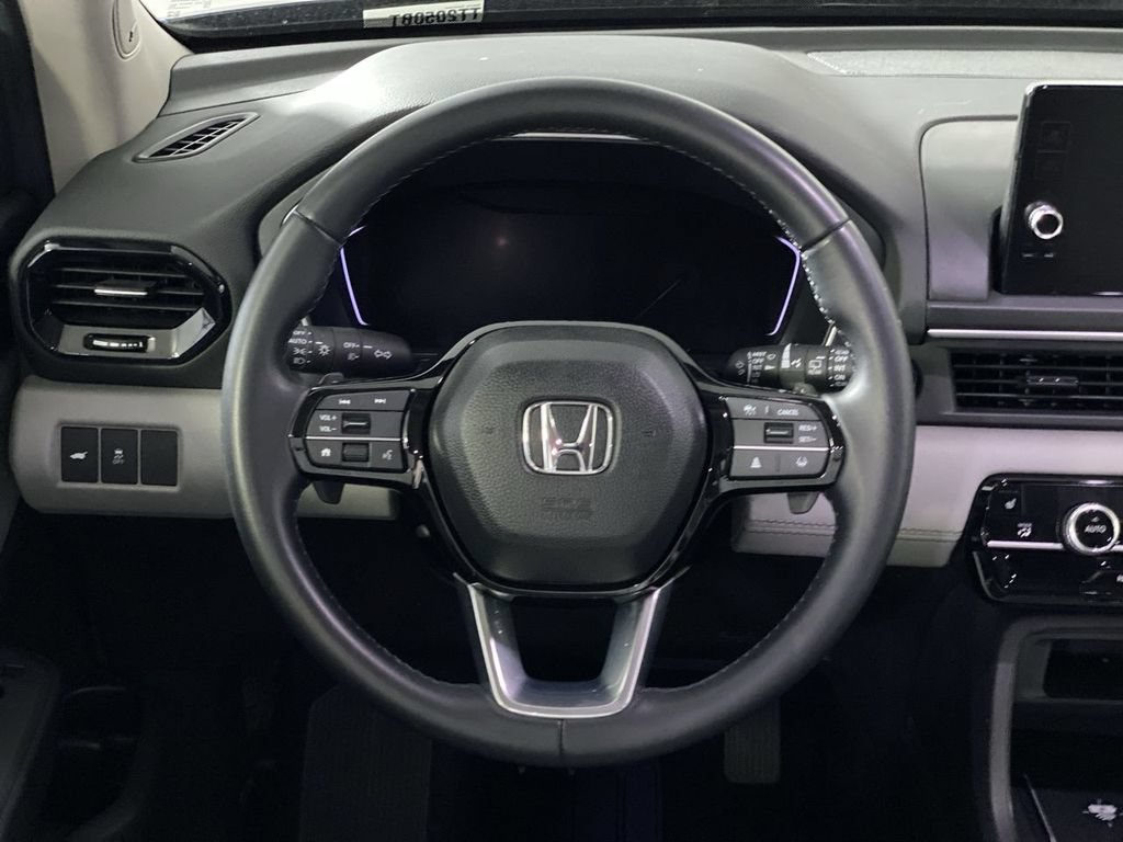 Used 2025 Honda Pilot Touring image 16
