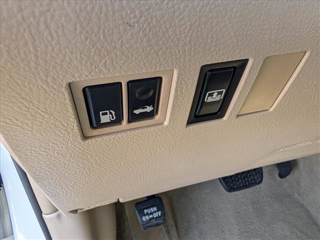 Used 2011 Toyota Avalon Limited FWD image 29