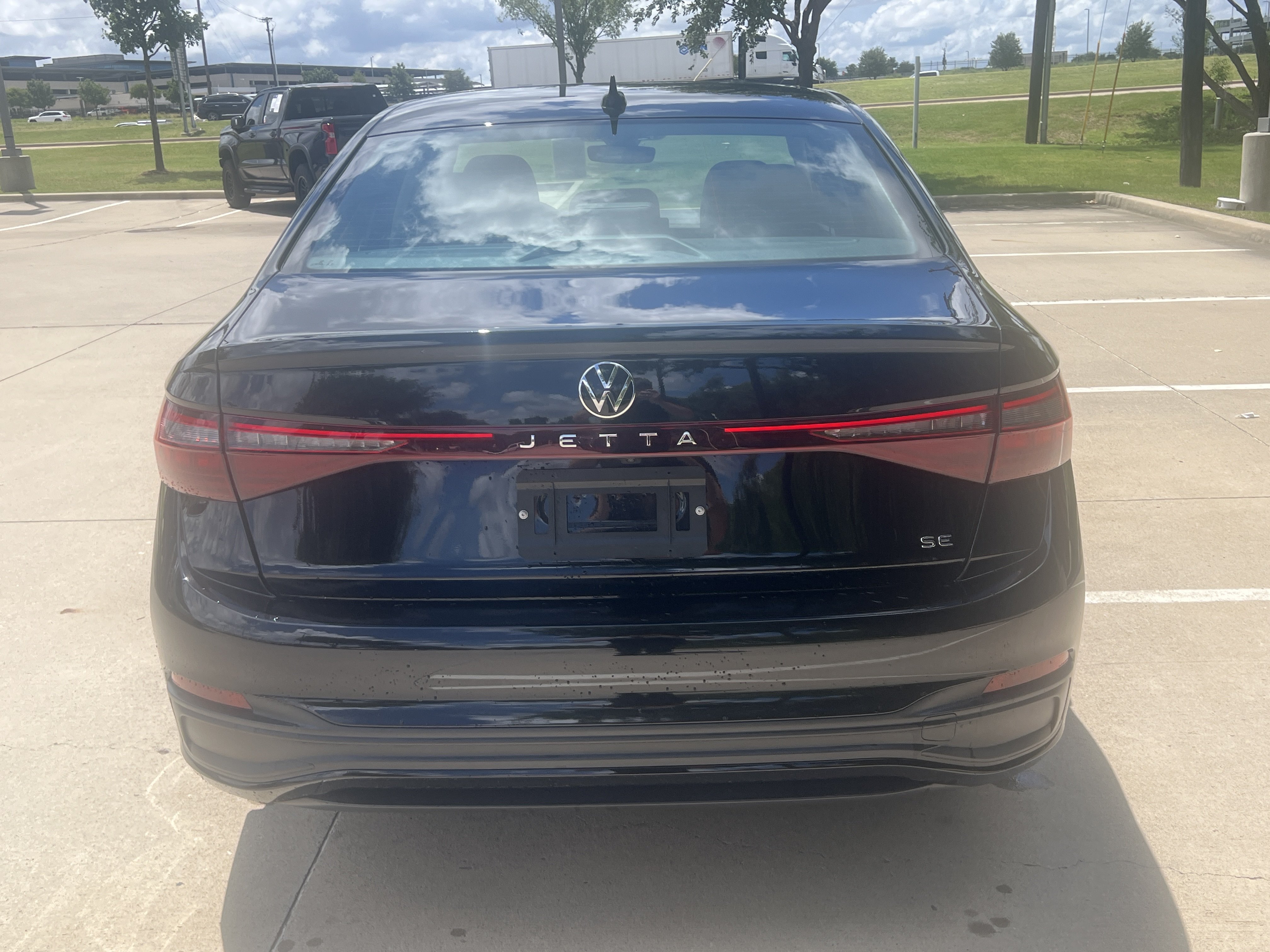 Used 2026 Volkswagen Jetta SE w/ Black Wheel Package FWD image 9