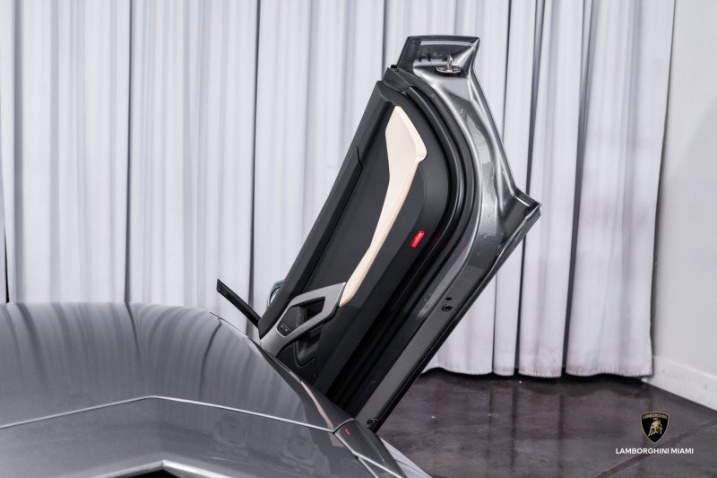 Used 2012 Lamborghini Aventador LP 700-4 image 41