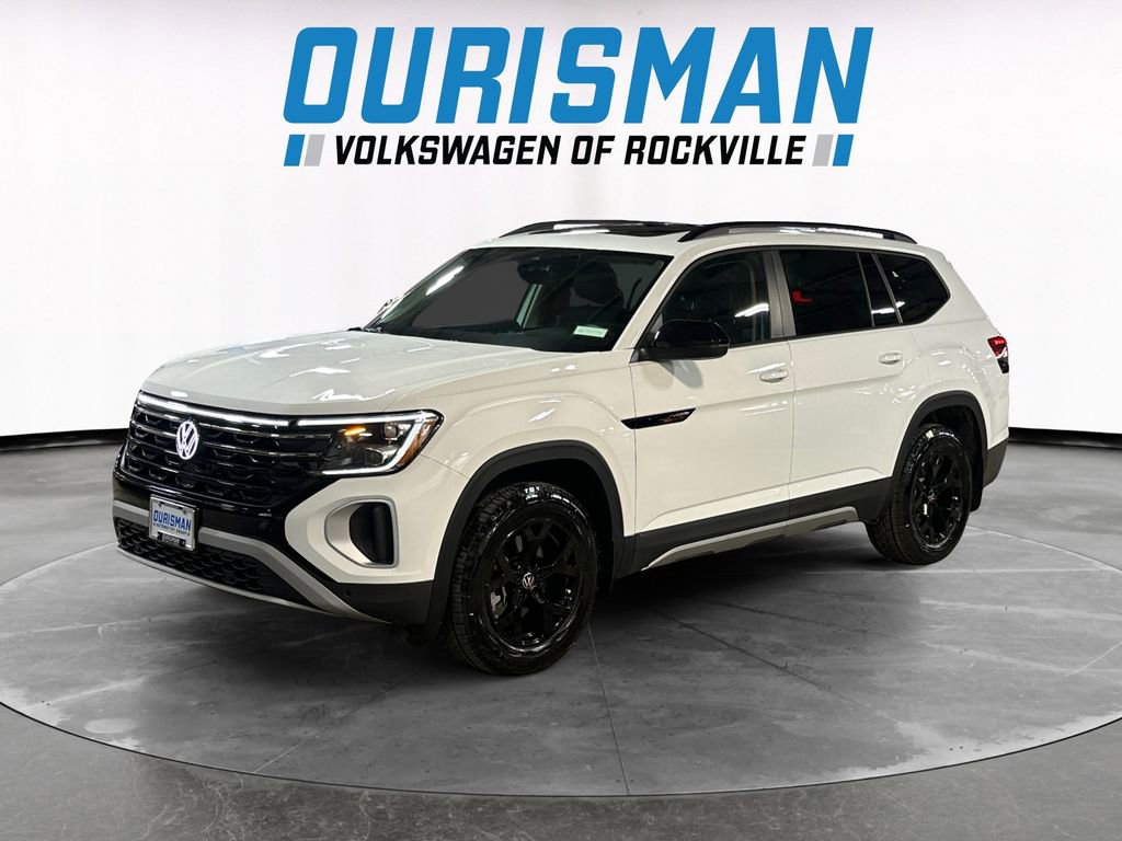 Used 2025 Volkswagen Atlas Peak Edition SE image 2