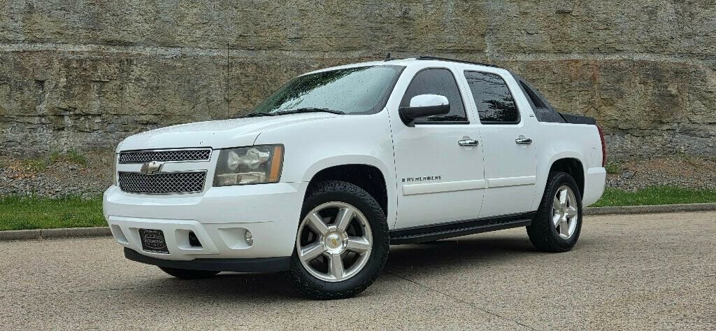 Used 2008 Chevrolet Avalanche LTZ w/ LTZ Preferred Equipment Group AWD/4WD image 4