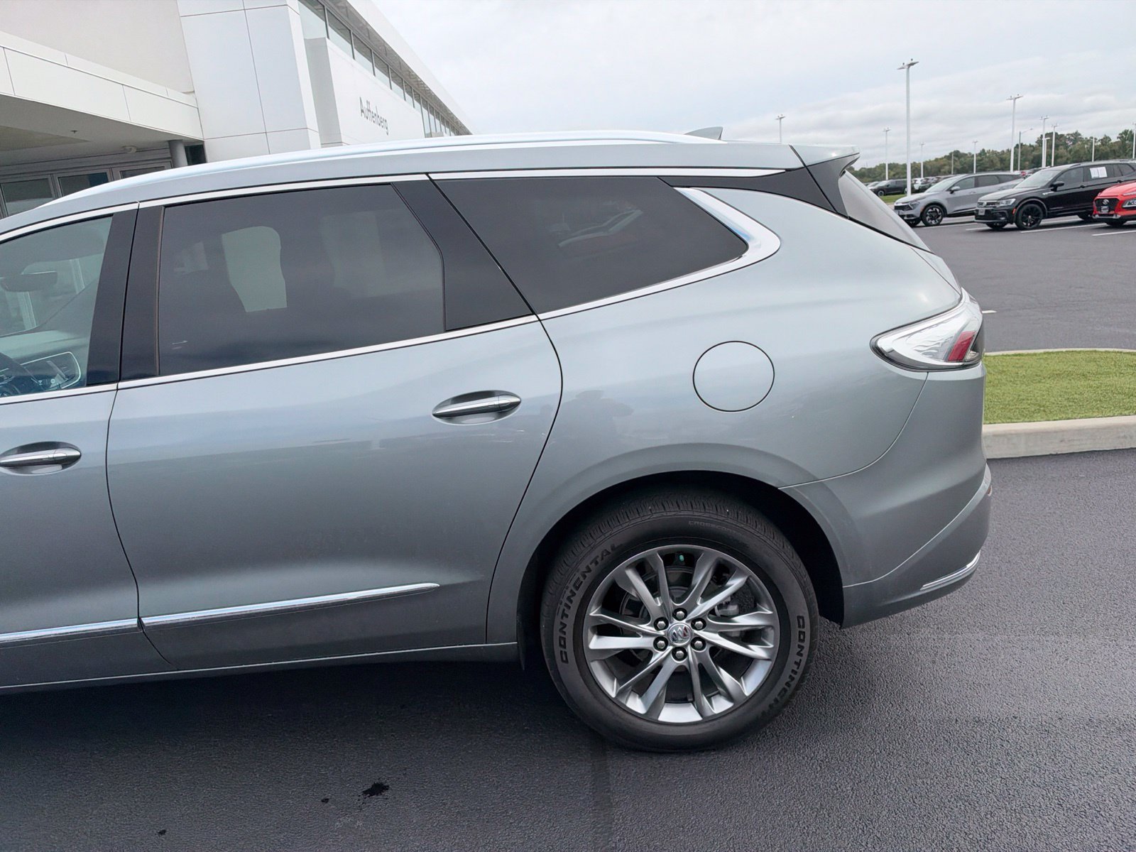 Used 2023 Buick Enclave Avenir w/ Avenir Technology Package AWD/4WD image 9