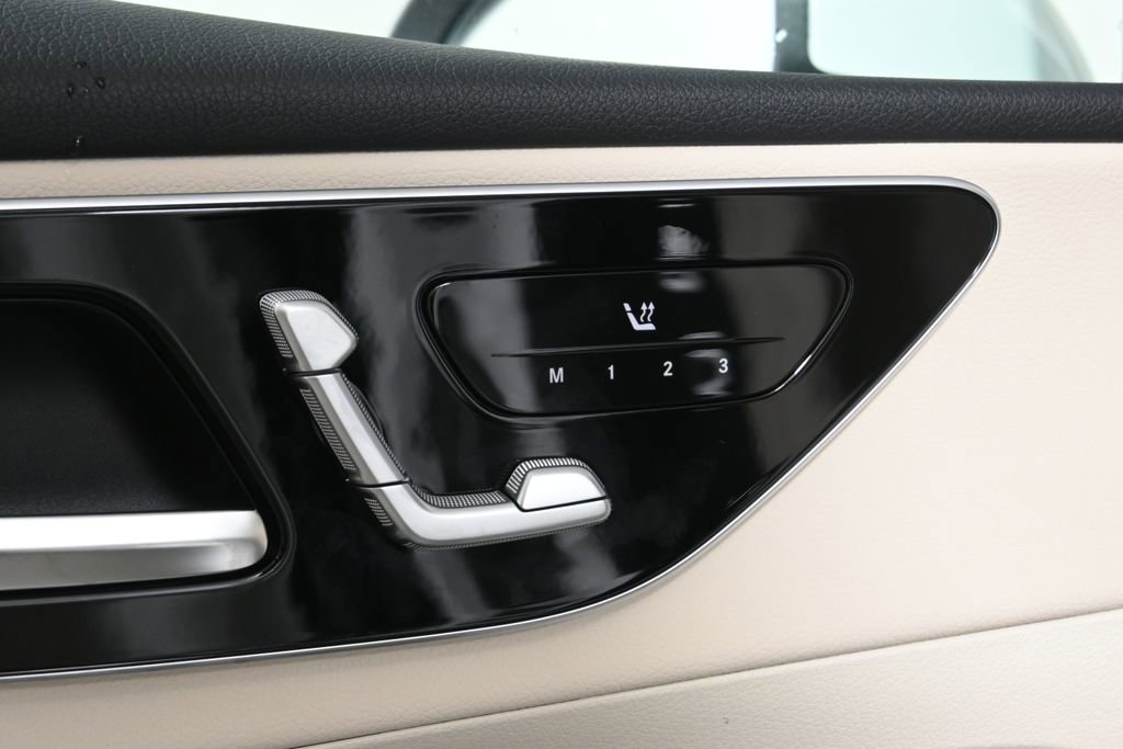 Used 2026 Mercedes-Benz GLC 300 4MATIC image 23