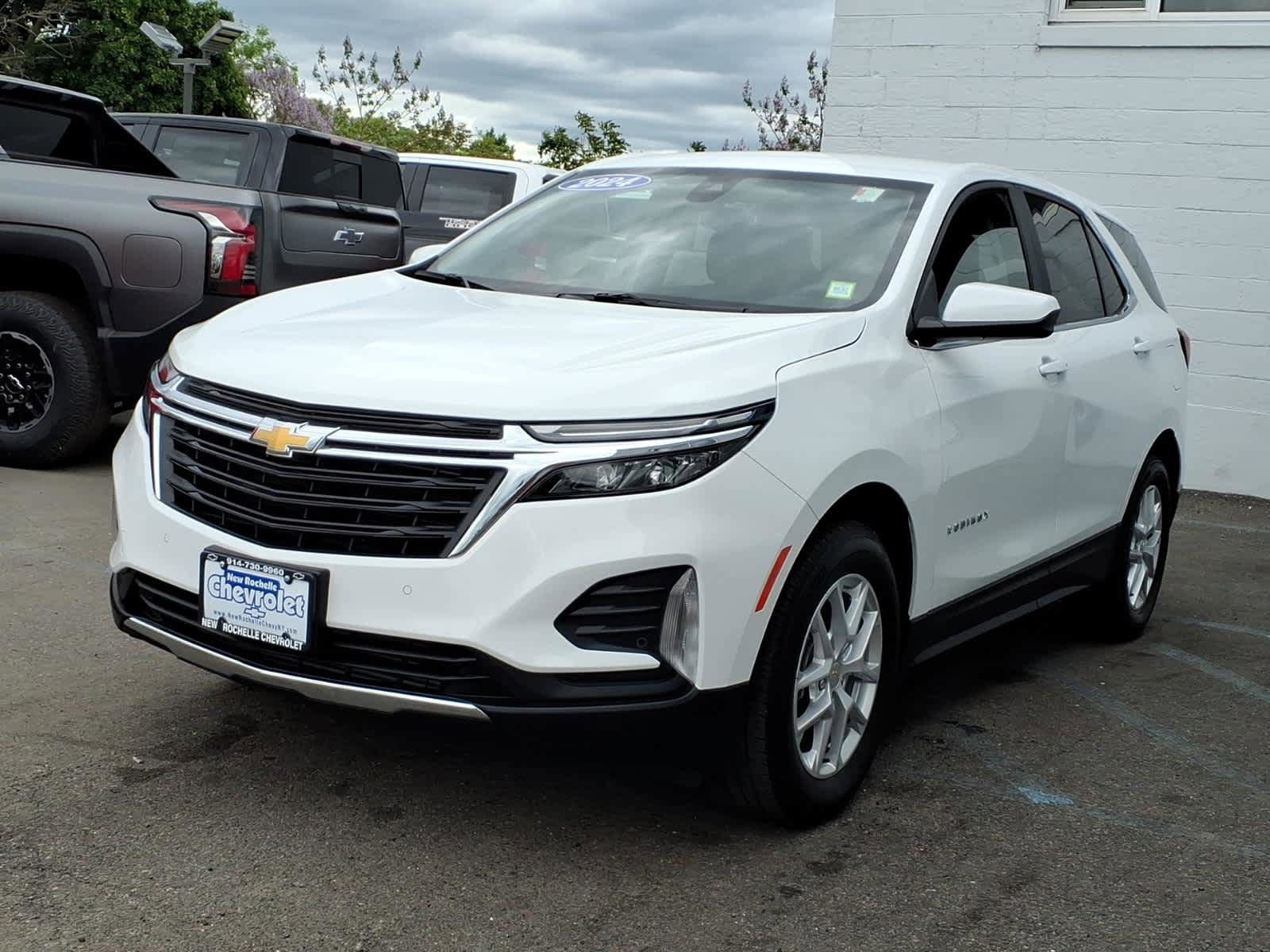 Used 2024 Chevrolet Equinox LT AWD/4WD image 3