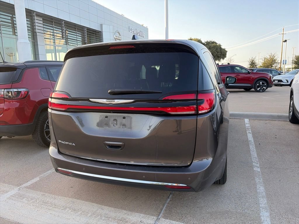Used 2023 Chrysler Pacifica Touring-L FWD image 6