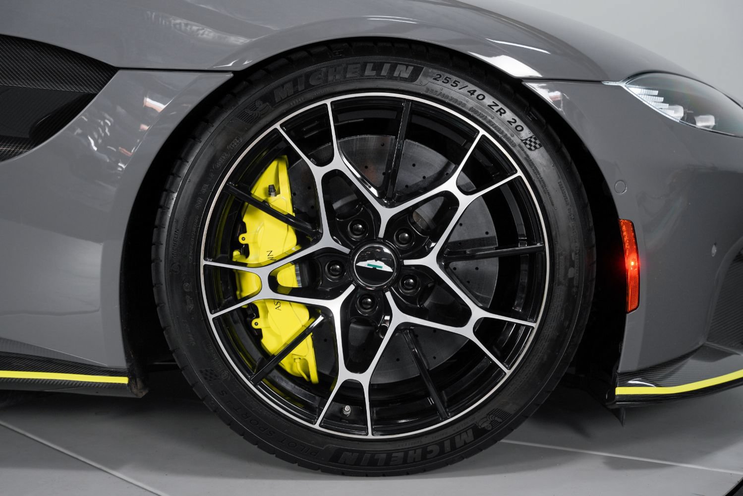 Used 2020 Aston Martin V8 Vantage AMR RWD image 30