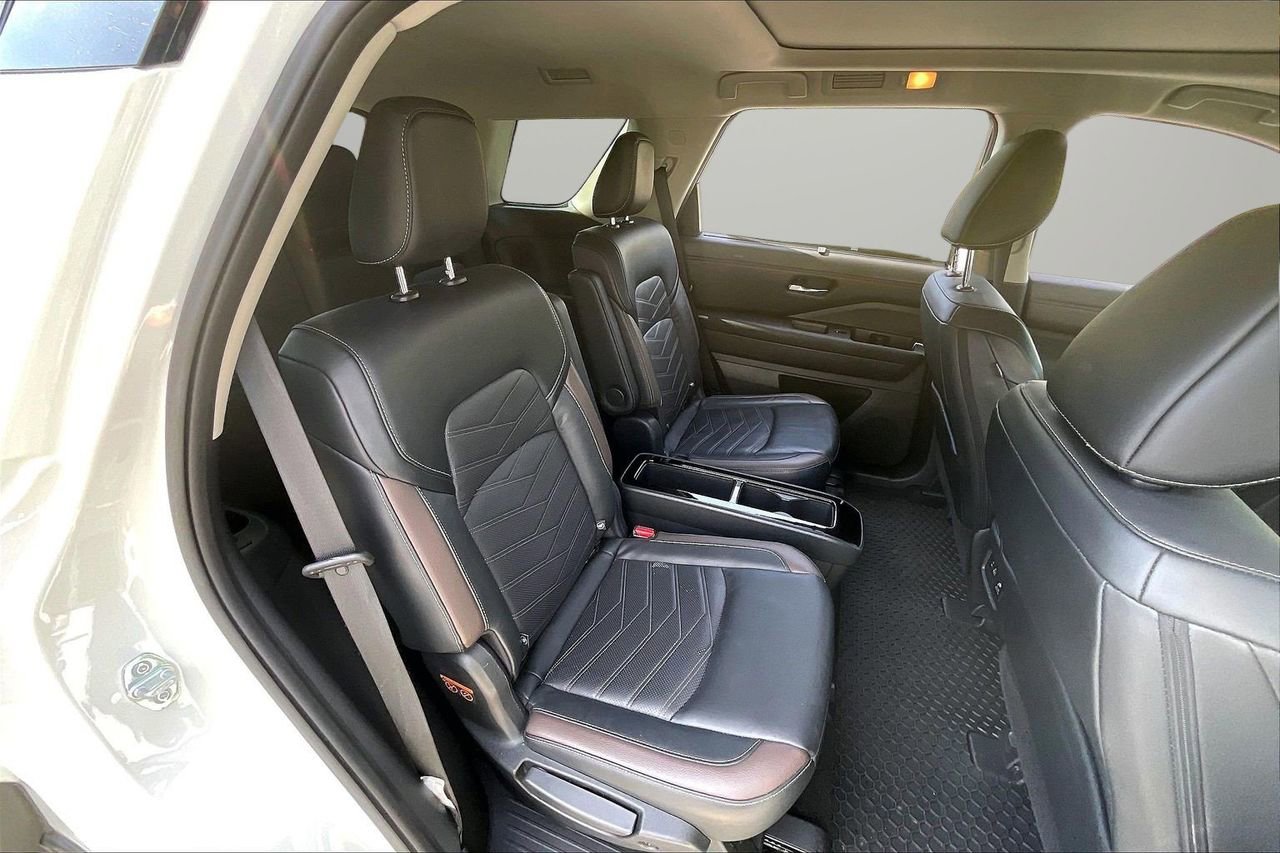 Used 2023 Nissan Pathfinder Platinum image 26