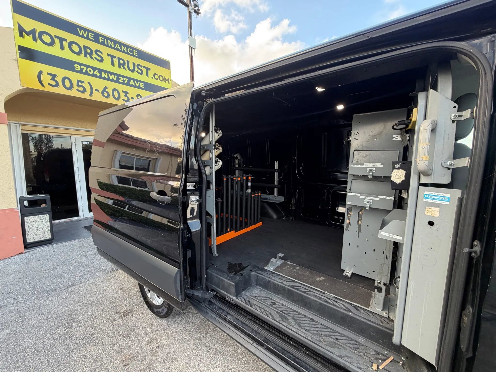 Used 2018 Ford Transit 150 130 Low Roof w/ Exterior Upgrade Package RWD image 9