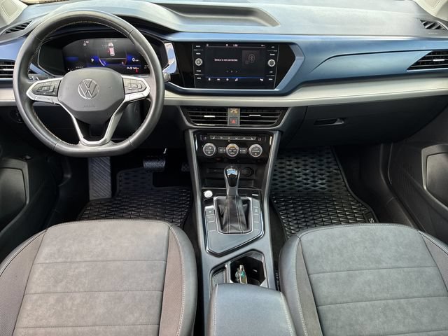 Used 2024 Volkswagen Taos SE w/ Panoramic Sunroof Package FWD image 9
