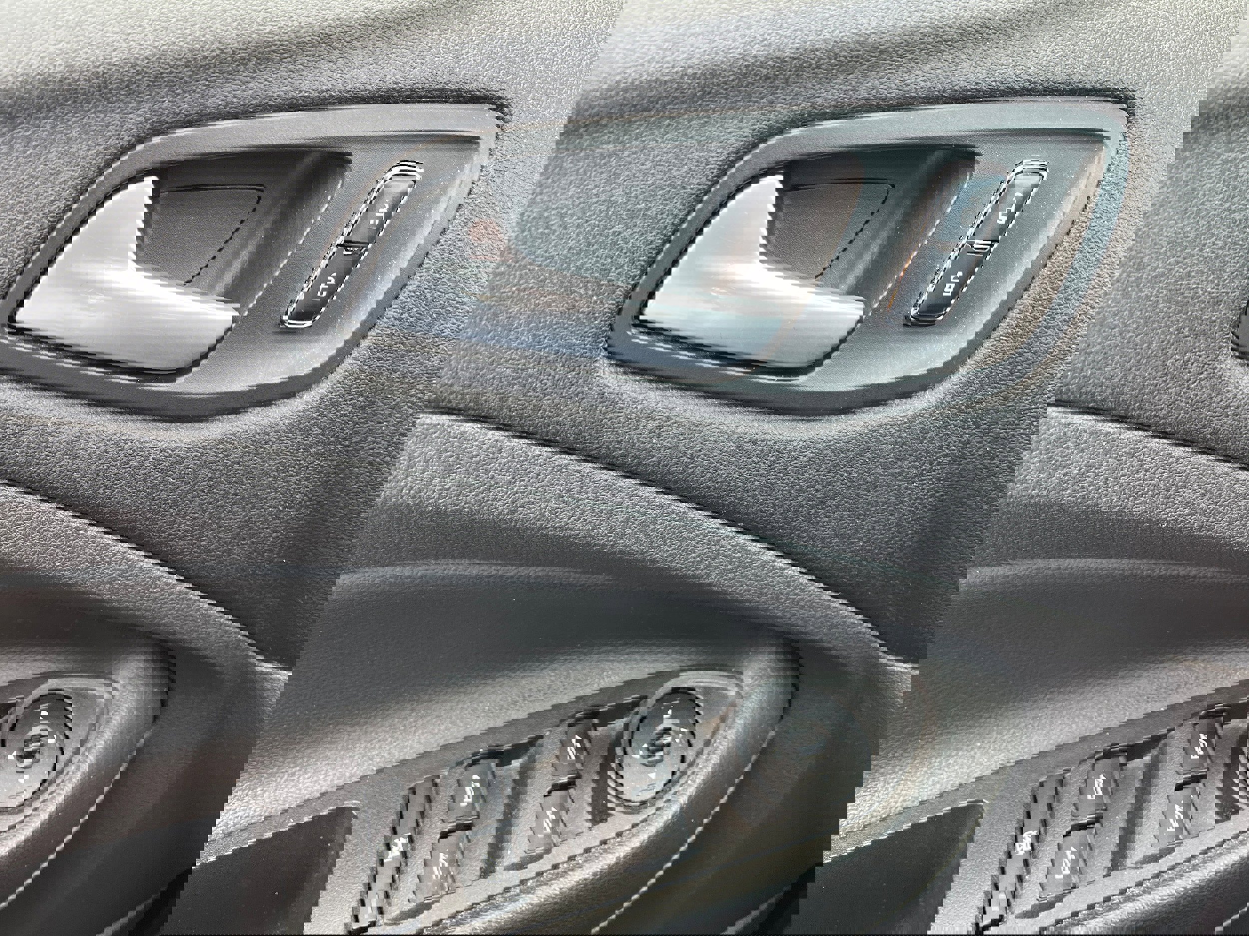 Used 2015 Ford Escape SE w/ SE Chrome Package image 21