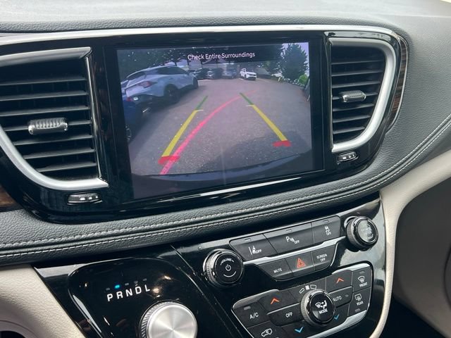 Used 2023 Chrysler Pacifica Limited FWD image 18