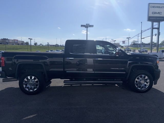 Used 2017 GMC Sierra 2500 Denali w/ Duramax Plus Package AWD/4WD image 10