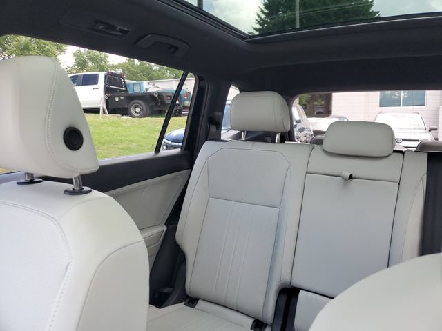 Certified 2024 Volkswagen Tiguan SE R-Line FWD image 10