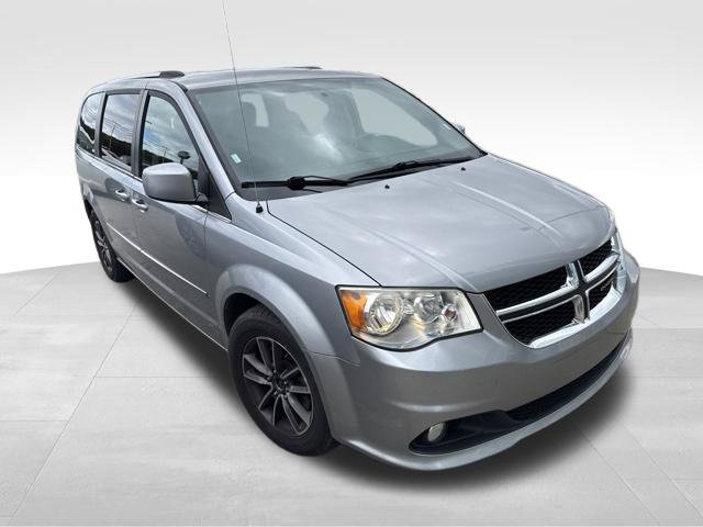 Used 2017 Dodge Grand Caravan SXT FWD image 3