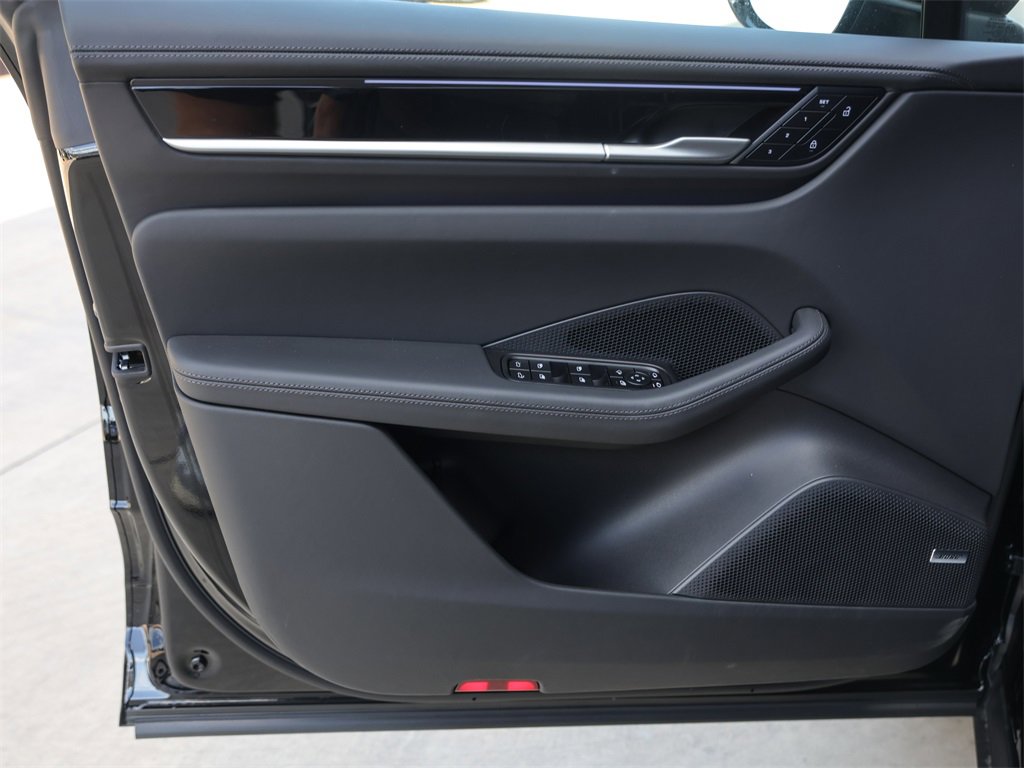 New 2025 Porsche Macan 4 Electric image 29