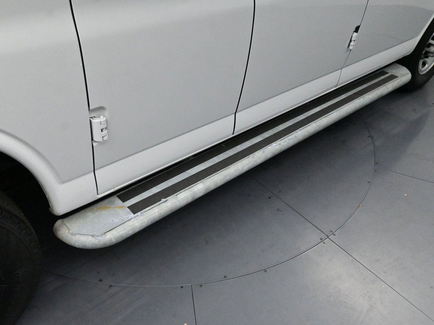 Used 2023 GMC Savana 2500 w/ Driver Convenience Package image 9