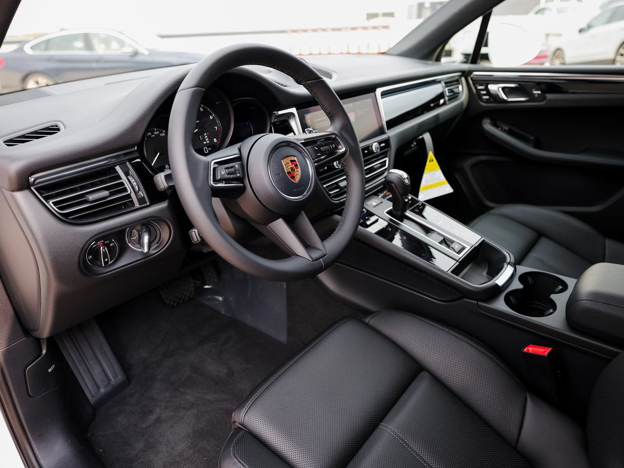 Certified 2026 Porsche Macan AWD/4WD image 4