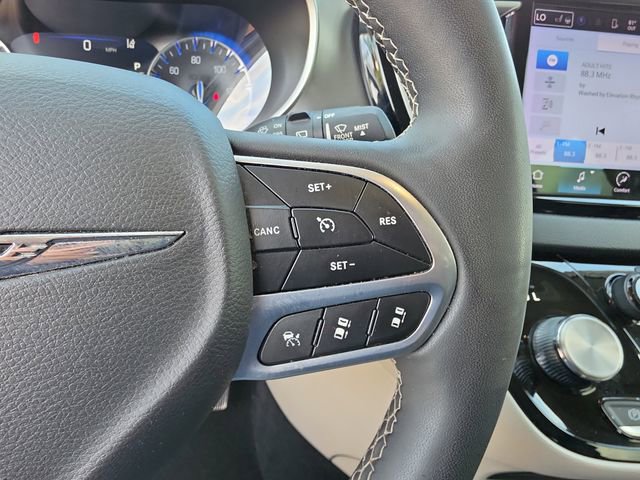 Used 2023 Chrysler Pacifica Touring-L FWD image 21