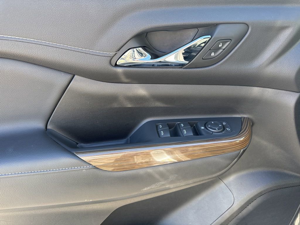 Used 2023 GMC Acadia SLE image 17