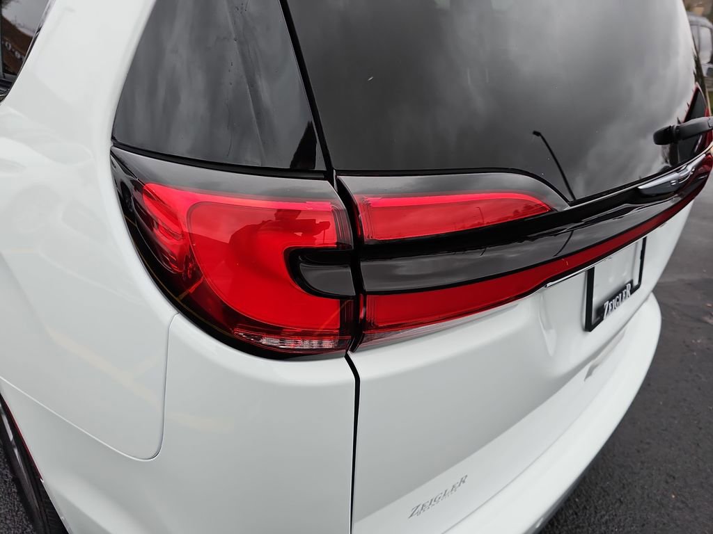 Used 2024 Chrysler Pacifica Touring-L FWD image 34