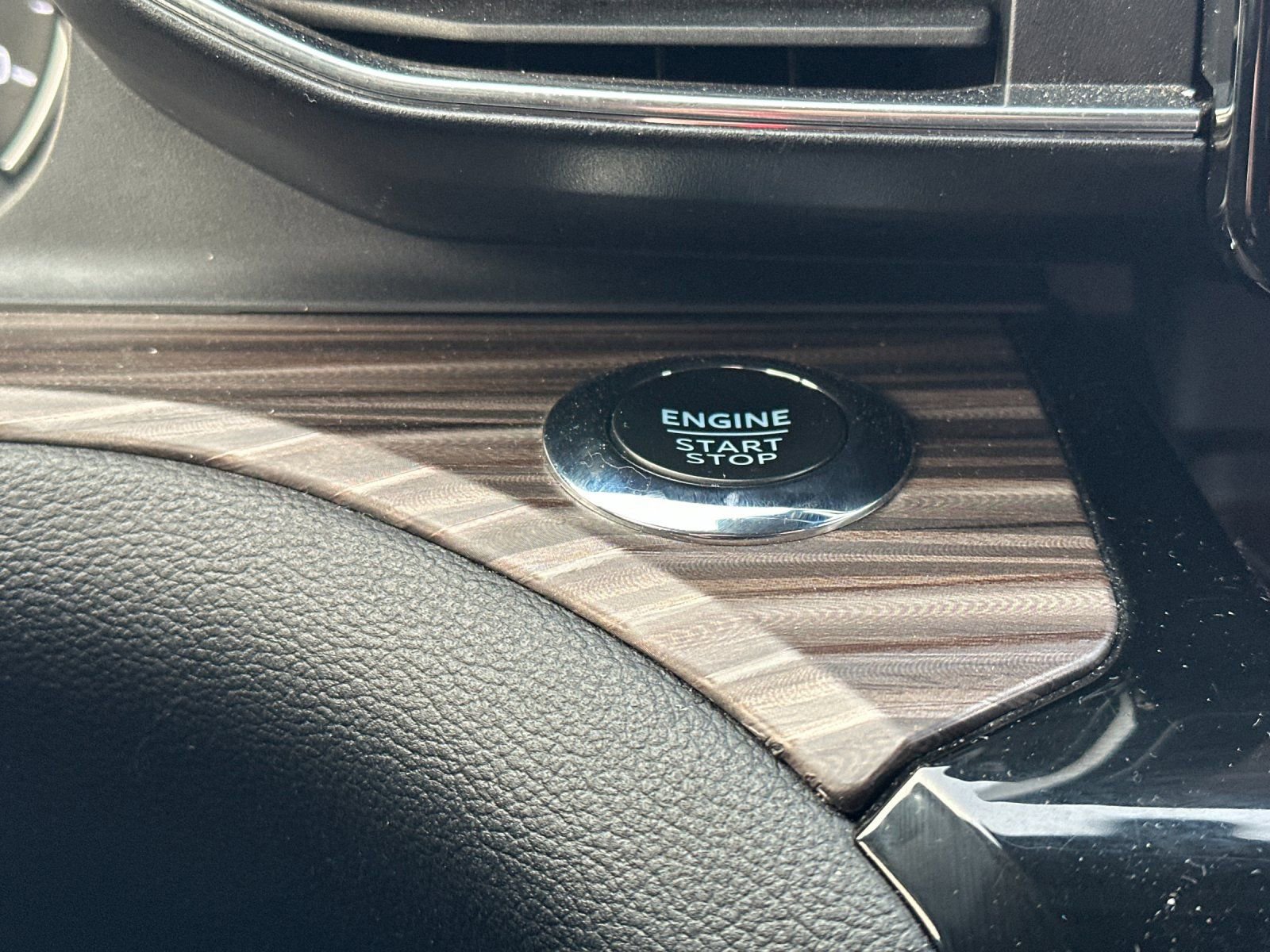 Used 2024 Ford Explorer Limited image 23