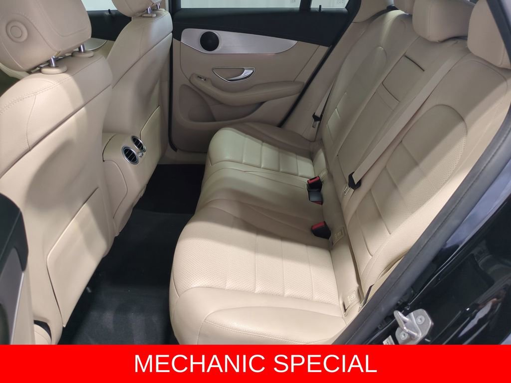 Used 2020 Mercedes-Benz GLC 300 w/ Parking Assistance Package image 18