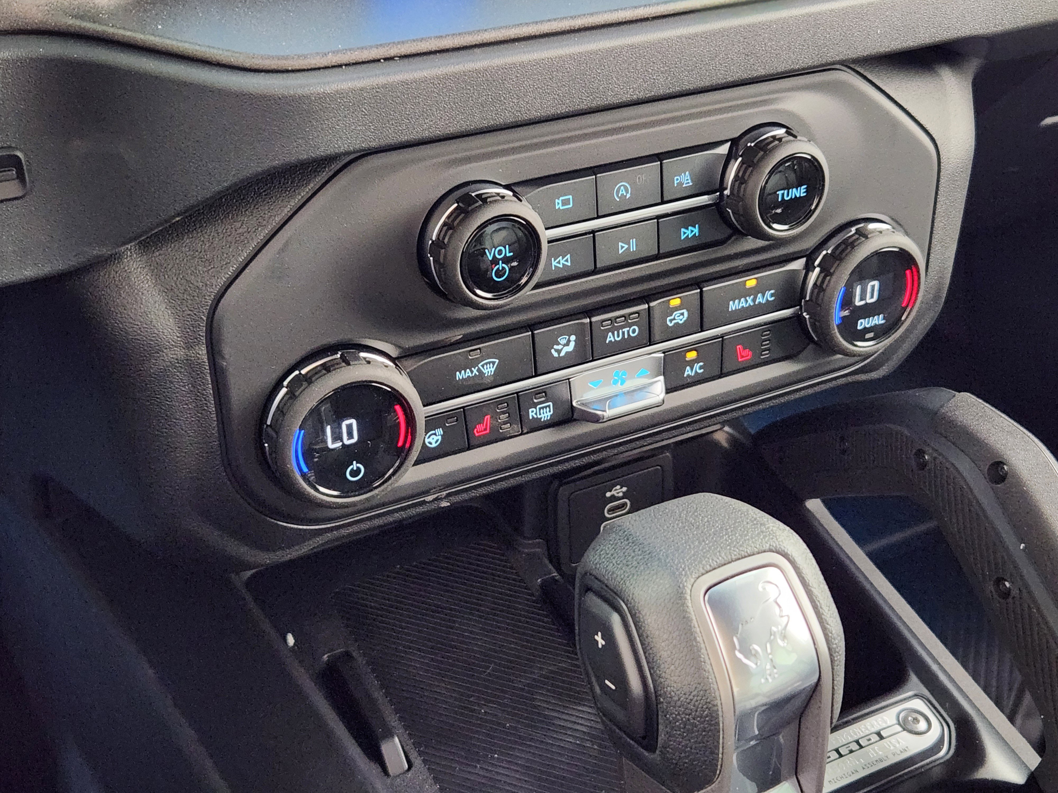 New 2026 Ford Bronco Badlands AWD/4WD image 24