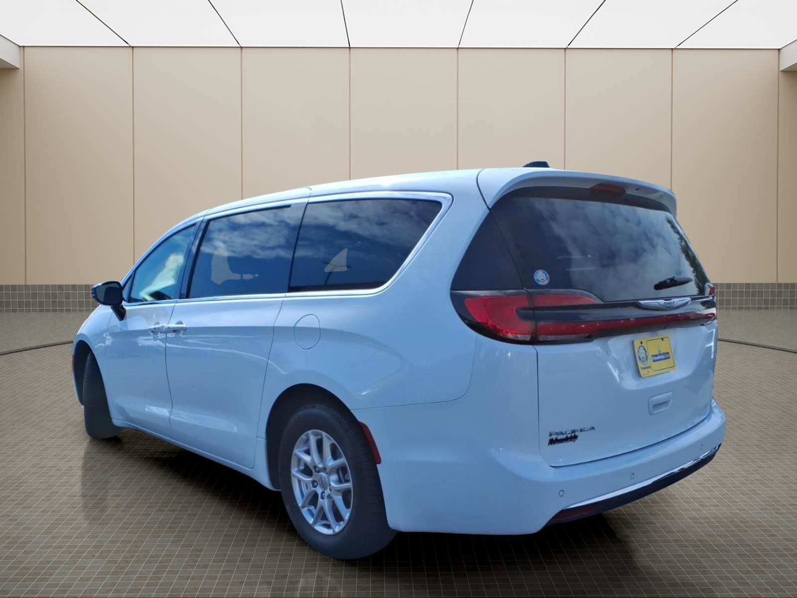 Used 2025 Chrysler Pacifica Select image 12