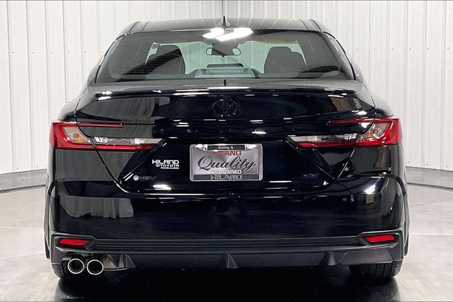 Used 2025 Toyota Camry SE FWD image 4