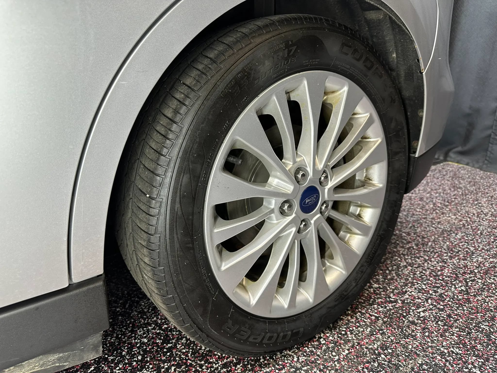 Used 2017 Ford C-MAX Energi SE w/ Equipment Group 402A FWD image 23