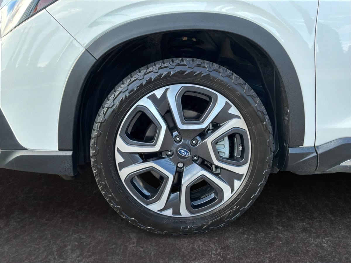 Used 2023 Subaru Ascent Touring AWD/4WD image 9