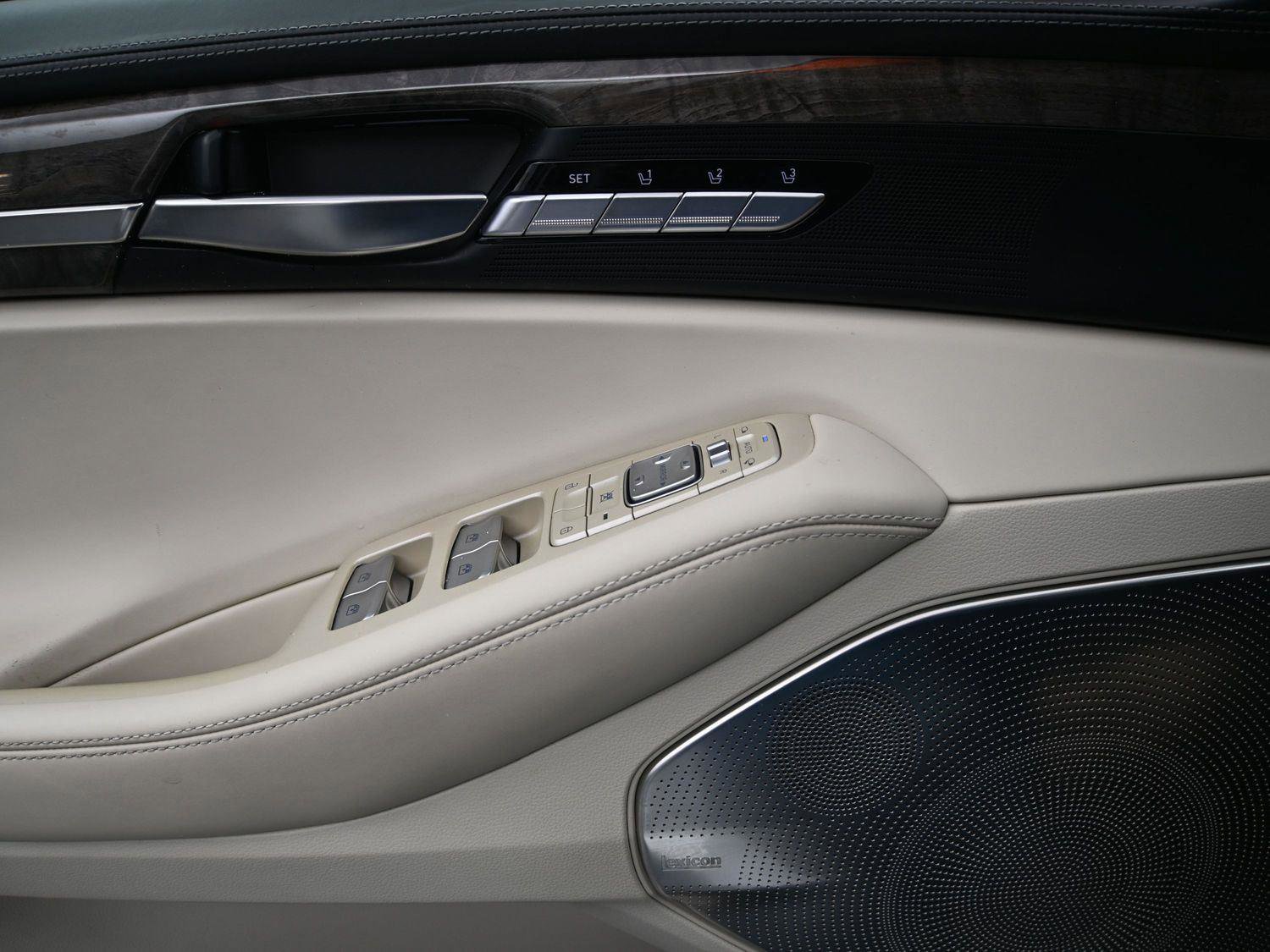 Used 2019 Genesis G90 5.0 Ultimate image 6