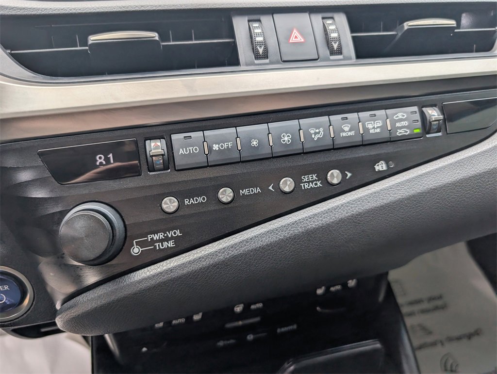 Used 2019 Lexus ES 300h image 15