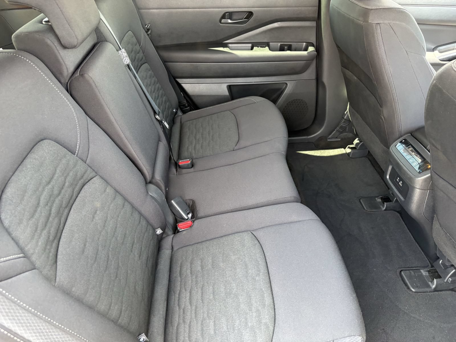 Used 2025 Nissan Pathfinder SV AWD/4WD image 16