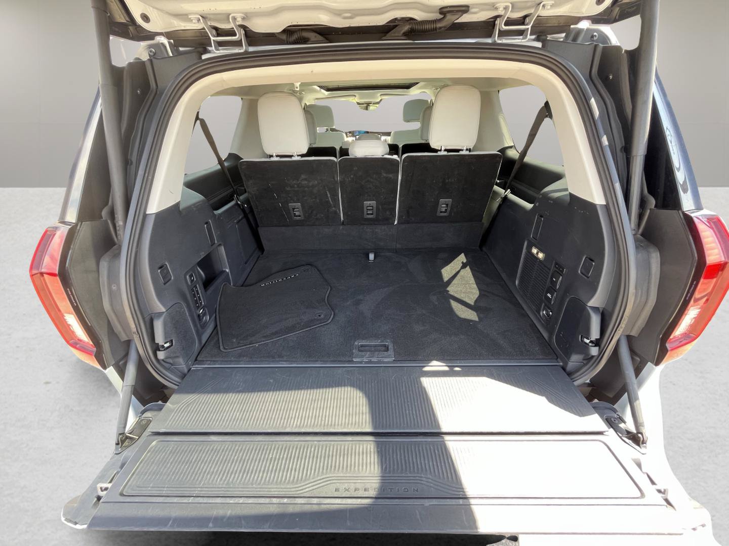 Used 2025 Ford Expedition Max Platinum AWD/4WD image 33