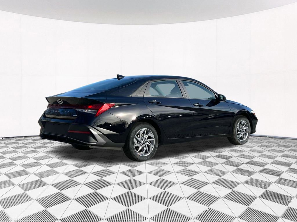 New 2025 Hyundai Elantra Blue image 13