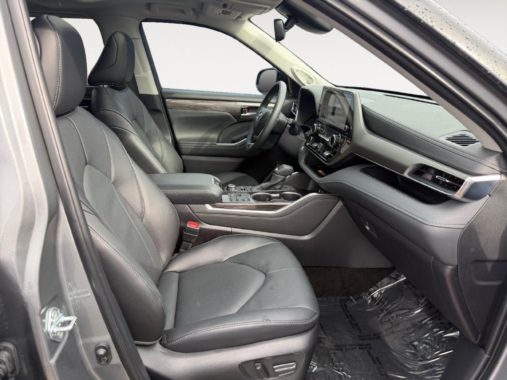 Used 2025 Toyota Highlander Limited AWD/4WD image 24