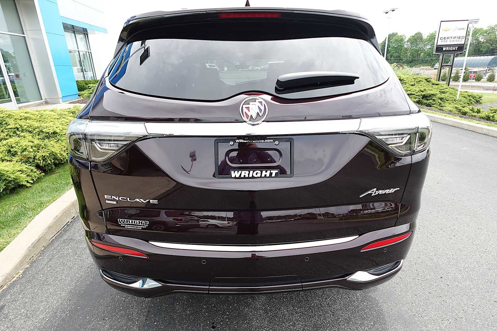 Used 2023 Buick Enclave Avenir AWD/4WD image 4